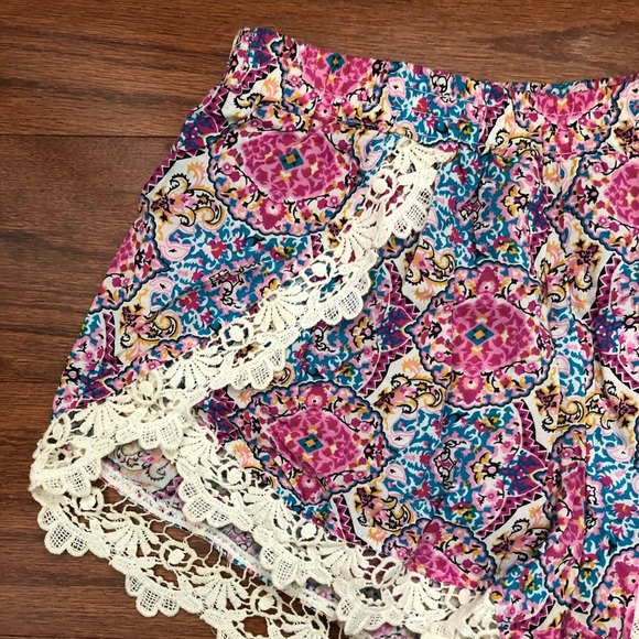LF Boho Patterned Shorts - Picture 2 of 5